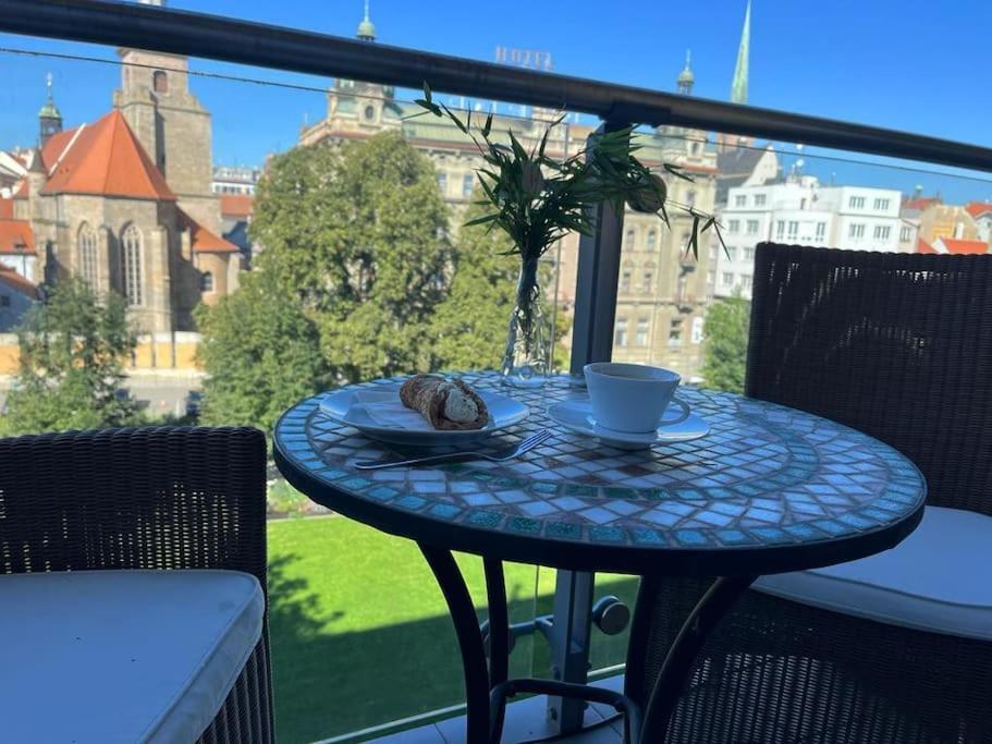 Apartment In Historical Center With Park View Plzeň Buitenkant foto